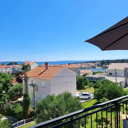 Modern With A Beautiful View Appartement Rab Town